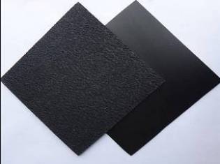 Single and double rough surface/stationary geomembrane