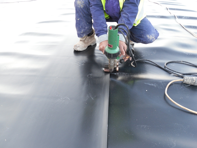 Impermeable geomembrane for breeding