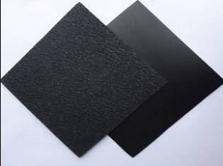 Single and double rough surface/stationary geomembrane