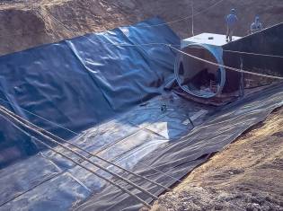 Impermeable geomembrane for breeding